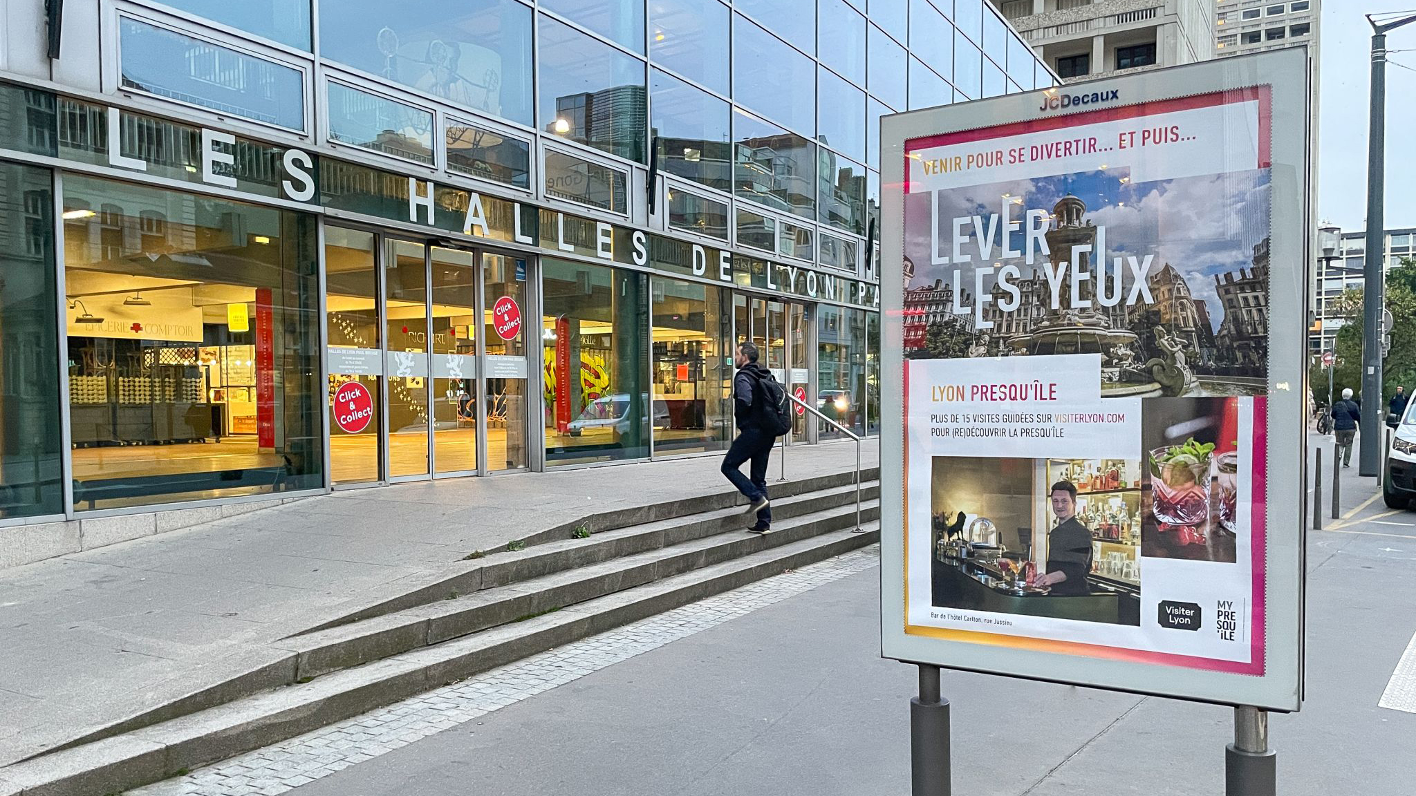 ONLY LYON Tourisme et congrès_Lever les yeux